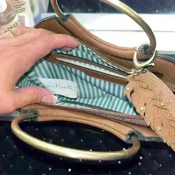 Simply Noelle Purse - Picture 3 of 5